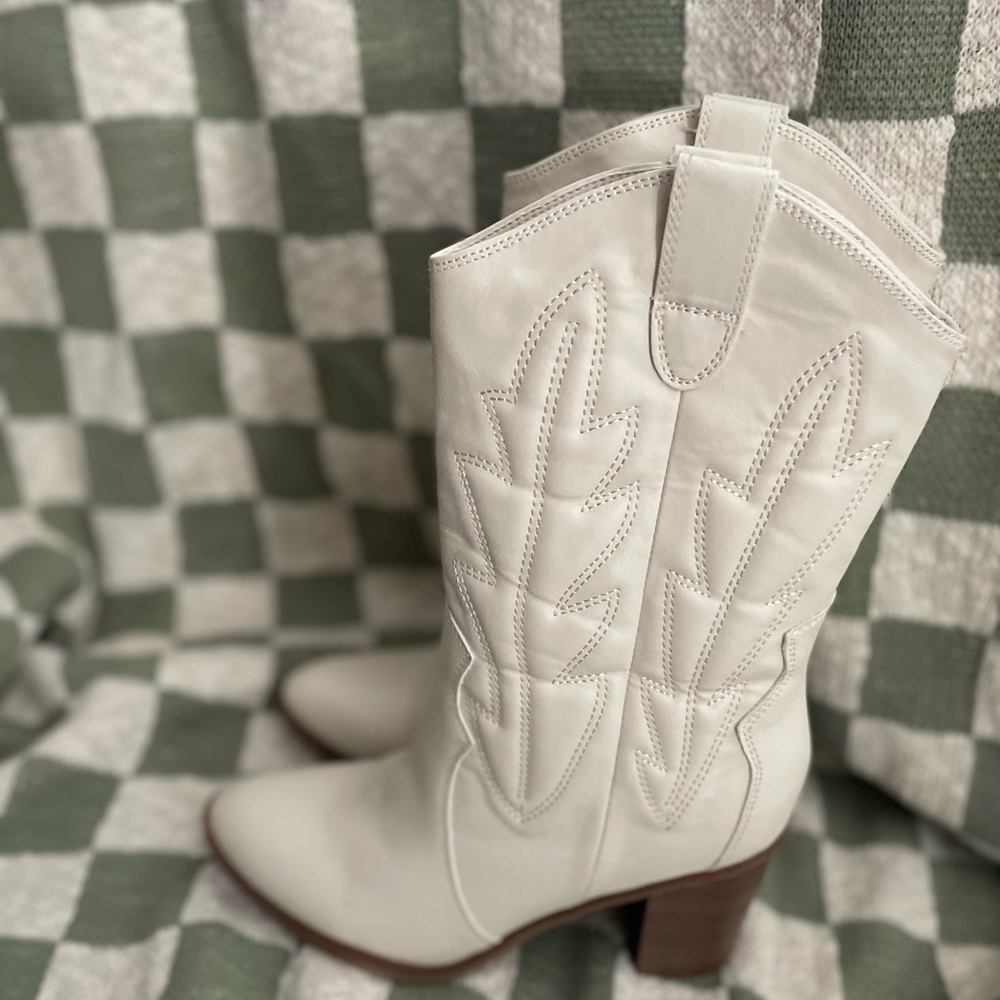 MIA cowboy boots size 7